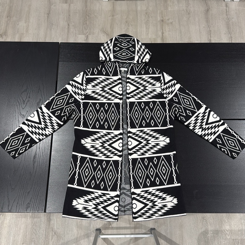 Sioni Geometric Black and White Knit Hooded Sweater - Large - Picture 4 of 11